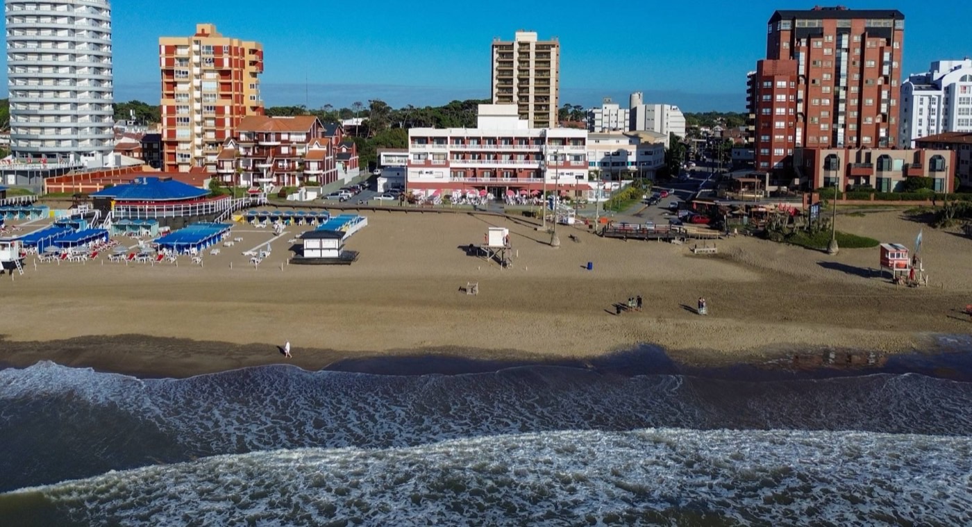 El Atlántico Hotel frente al mar